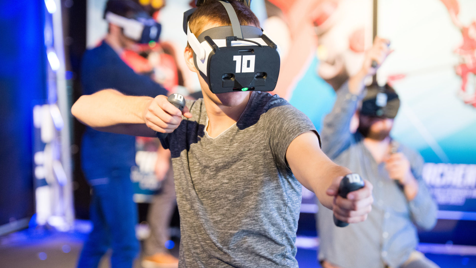 Plukk opp våpnene dine og kjemp mot vennene dine i fritt roaming VR for stedsbasert underholdning