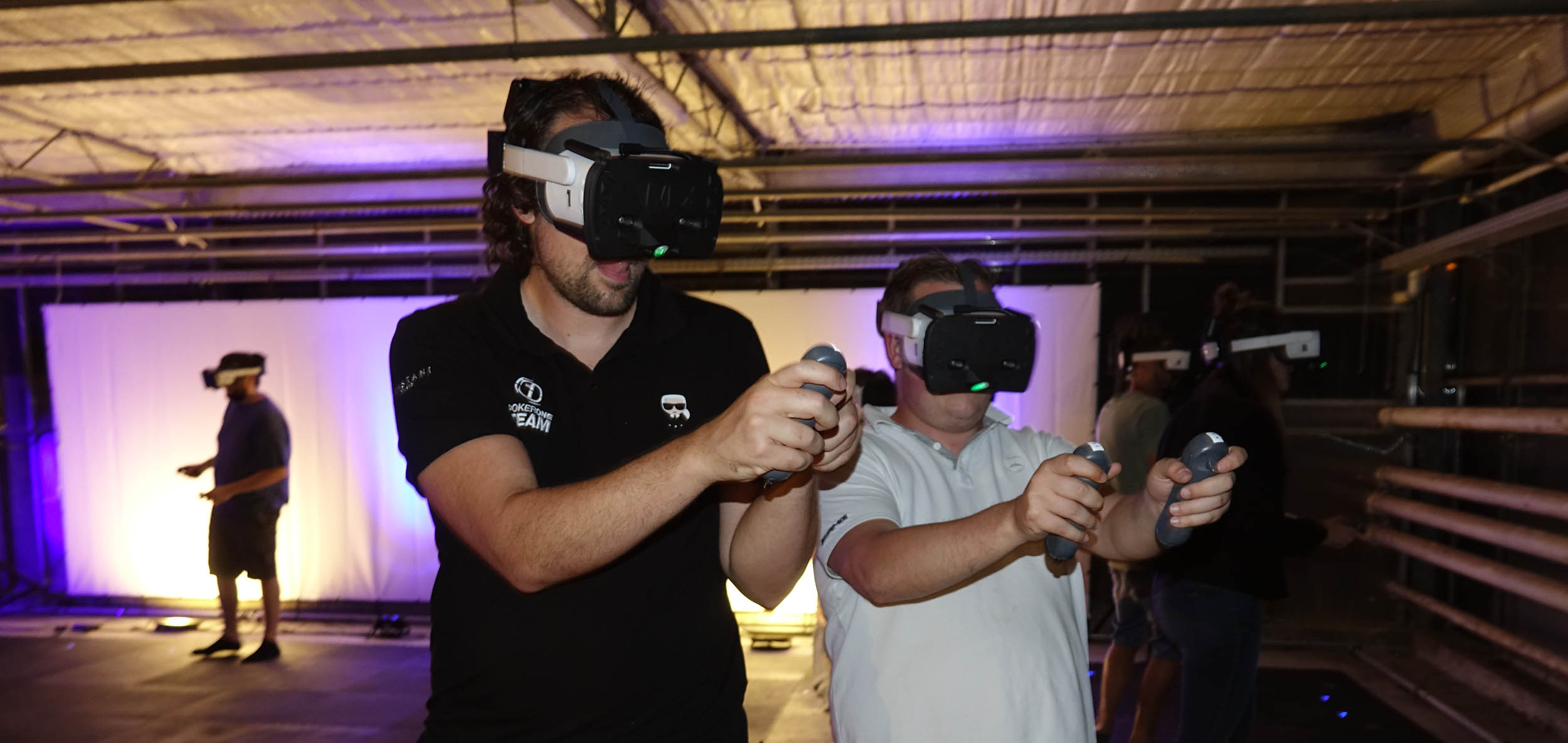 Compete in the VEX Esports contests, in virtual reality